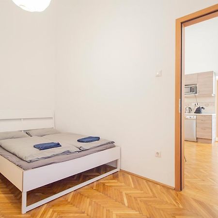 Two Bedroom Apartment At Basilica Budapest Exterior foto