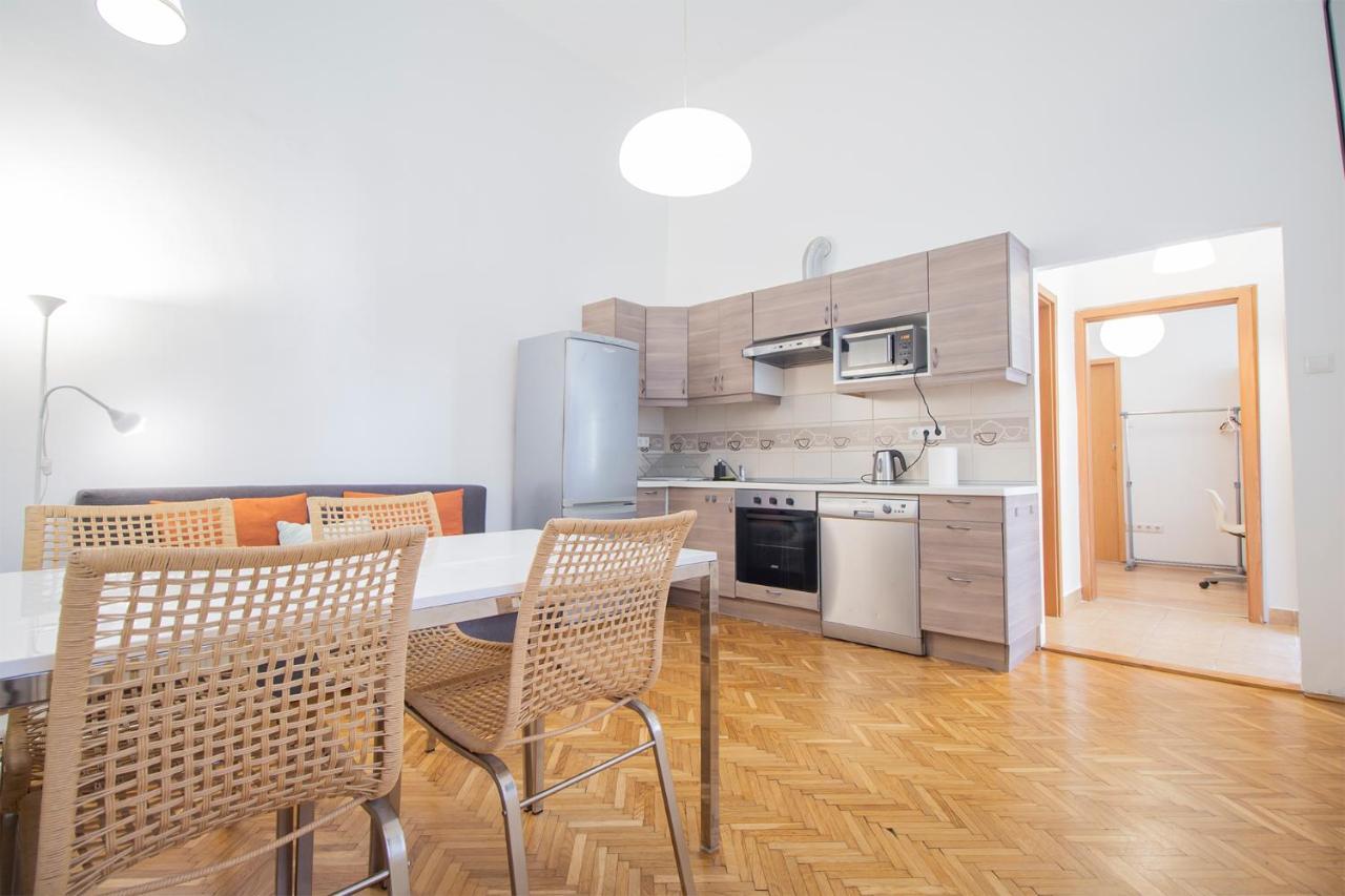 Two Bedroom Apartment At Basilica Budapest Exterior foto