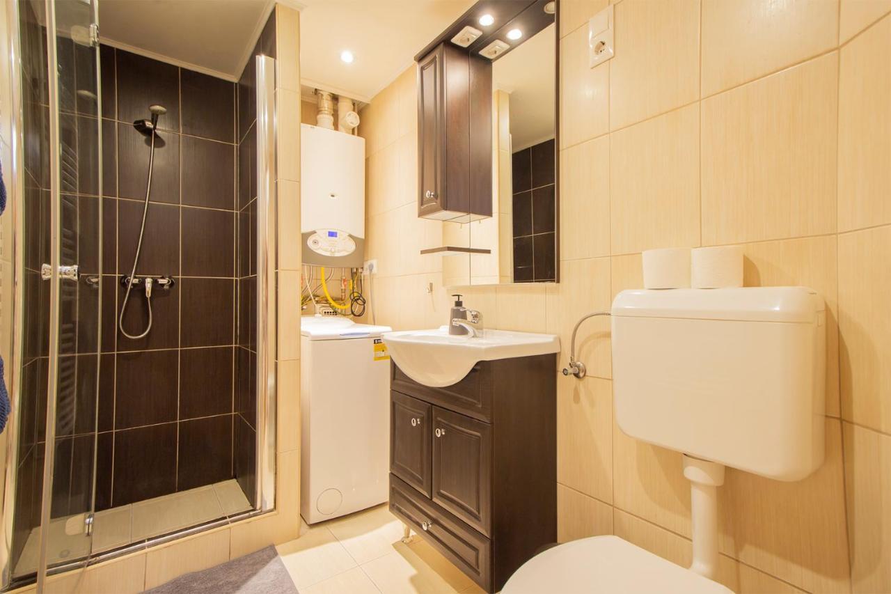 Two Bedroom Apartment At Basilica Budapest Exterior foto