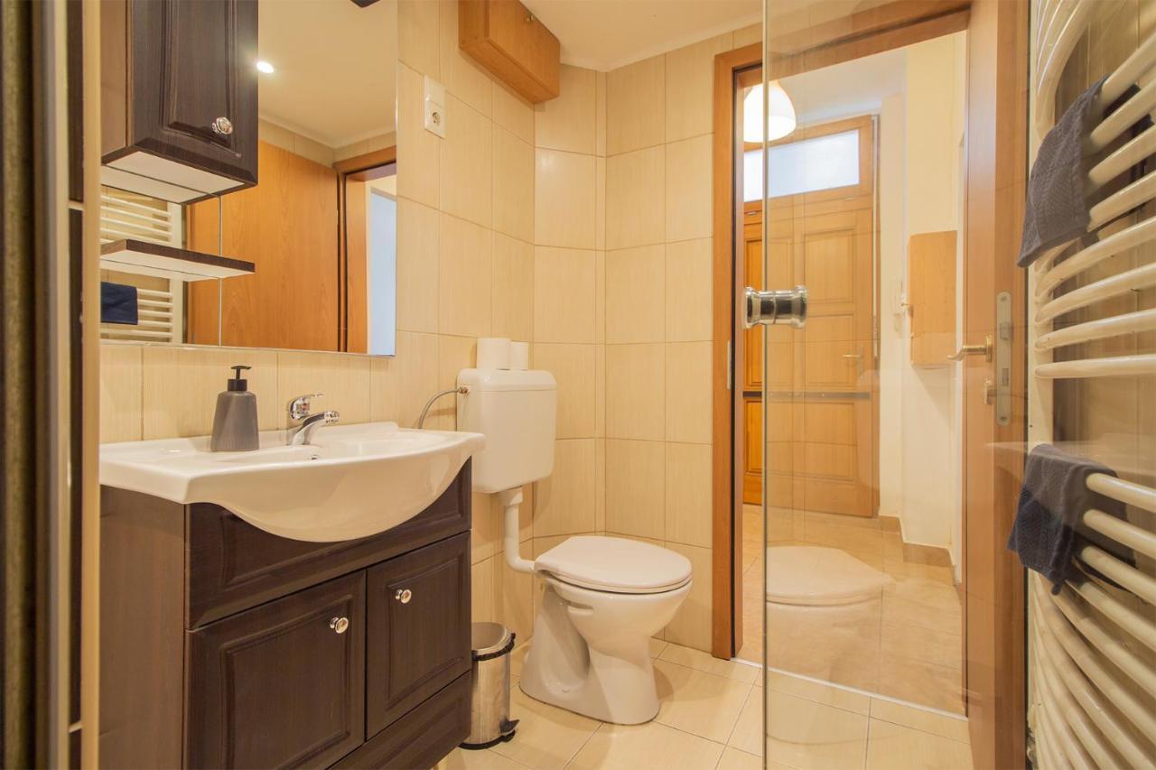 Two Bedroom Apartment At Basilica Budapest Exterior foto